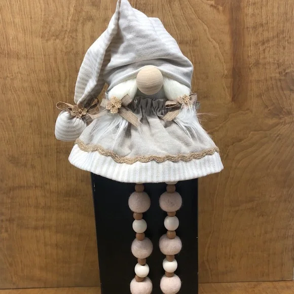 Nostalgic Gnome Cottage Style Beaded Legs Wool Pom Pom Jute Lace Burlap Rose Bow - Picture 2 of 7